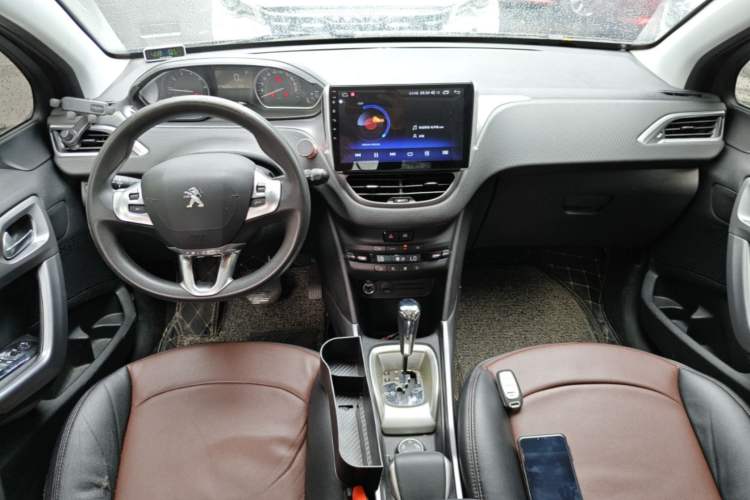 Used Peugeot 2008 2016 230THP Automatic Fashion Edition Center Console