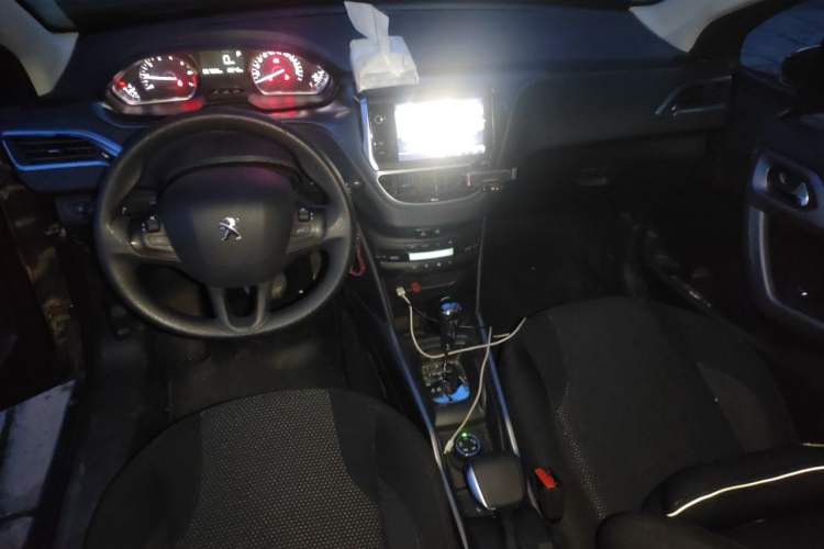 Used Peugeot 2008 2016 230THP Automatic Fashion Edition Center Console