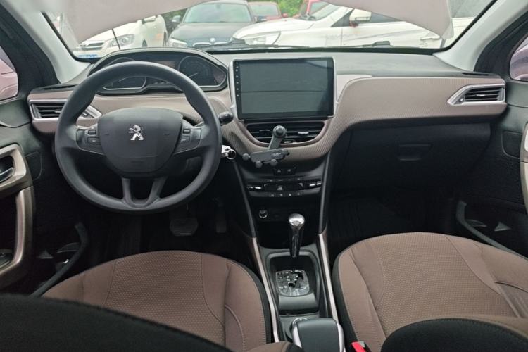 Used Peugeot 2008 2016 230THP Automatic Fashion Edition Center Console