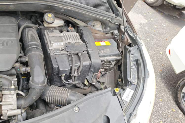 Used Peugeot 2008 2016 230THP Automatic Fashion Edition Engine Bay Left