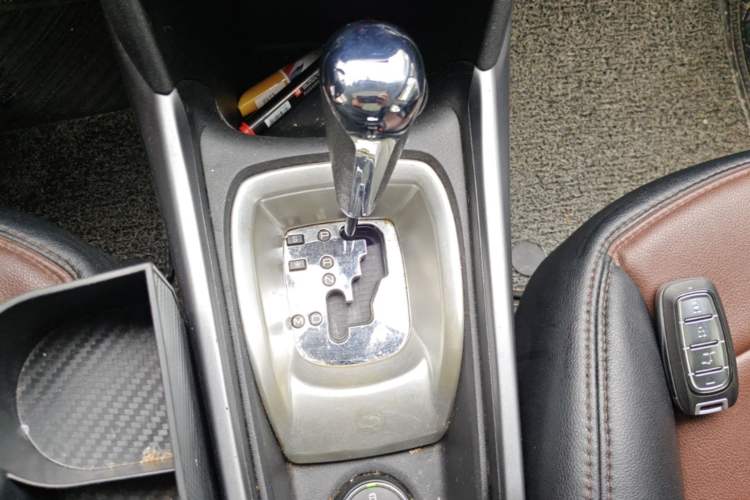 Used Peugeot 2008 2016 230THP Automatic Fashion Edition Gear Lever