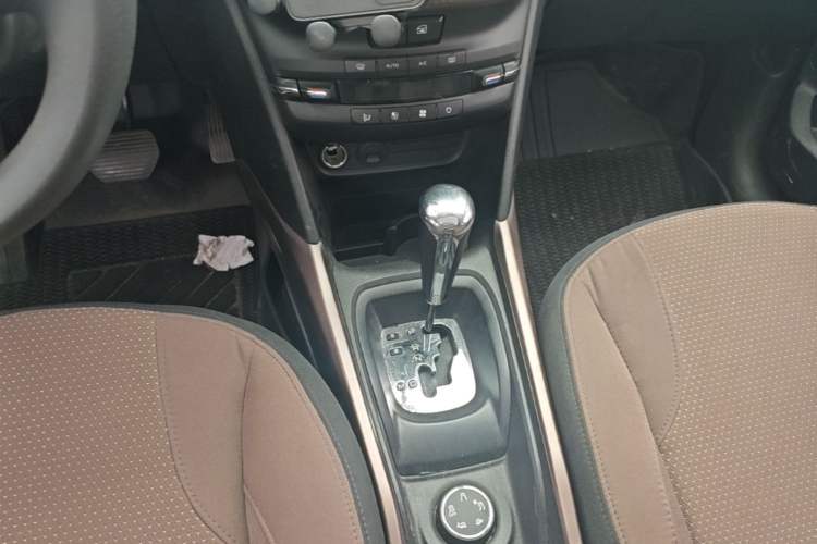 Used Peugeot 2008 2016 230THP Automatic Fashion Edition Gear Lever