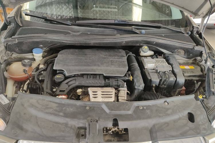 Used Peugeot 2008 2016 230THP Automatic Fashion Edition Engine Bay