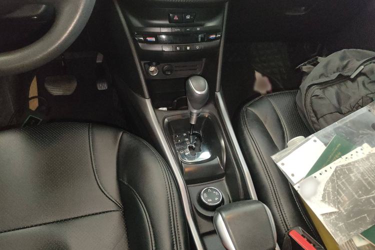 Used Peugeot 2008 2016 230THP Automatic Fashion Edition Gear Lever