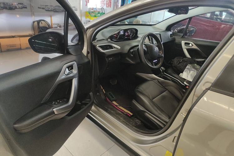 Used Peugeot 2008 2016 230THP Automatic Fashion Edition Interior 3