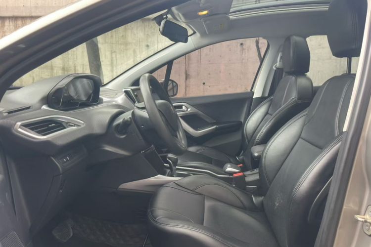 Used Peugeot 2008 2016 230THP Automatic Fashion Edition Interior 6
