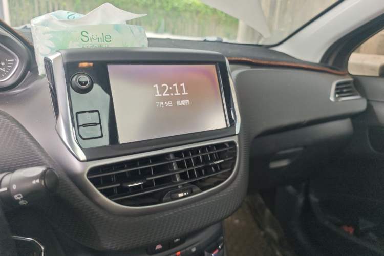 Used Peugeot 2008 2016 230THP Automatic Fashion Edition Audio And AC Panel