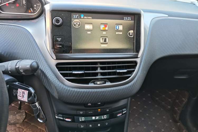Used Peugeot 2008 2016 230THP Automatic Fashion Edition Audio And AC Panel