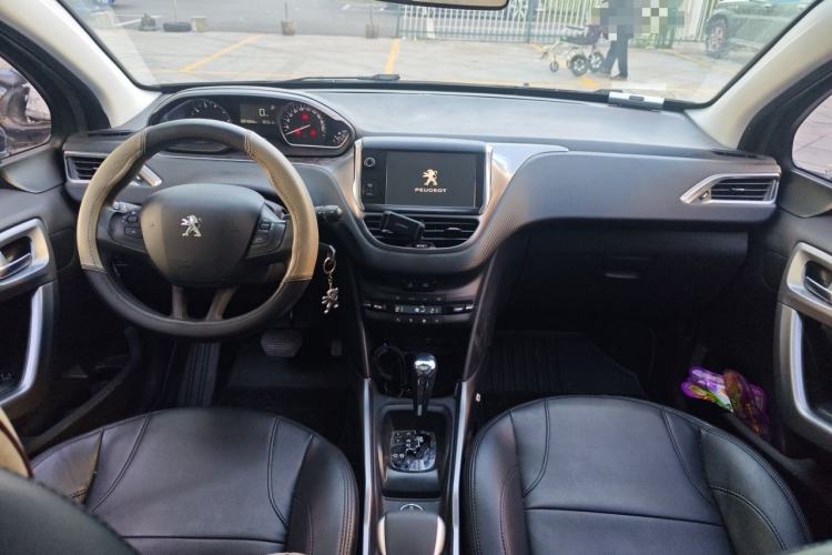 Used Peugeot 2008 2016 230THP Automatic Fashion Edition Center Console