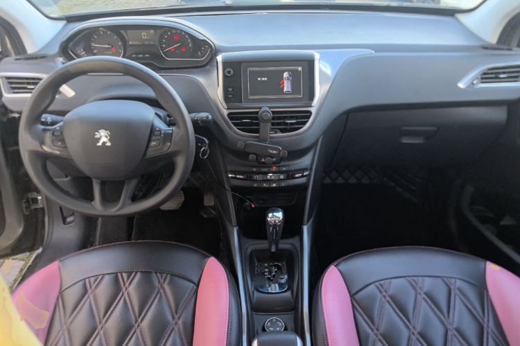 Used Peugeot 2008 2016 230THP Automatic Fashion Edition Center Console