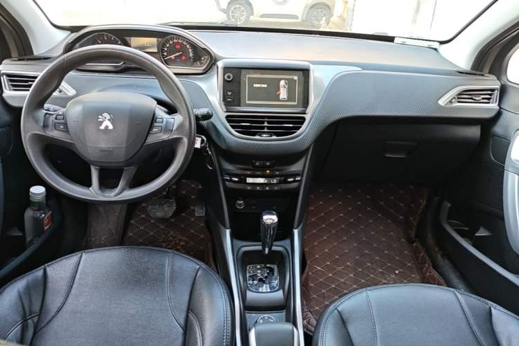 Used Peugeot 2008 2016 230THP Automatic Fashion Edition Center Console