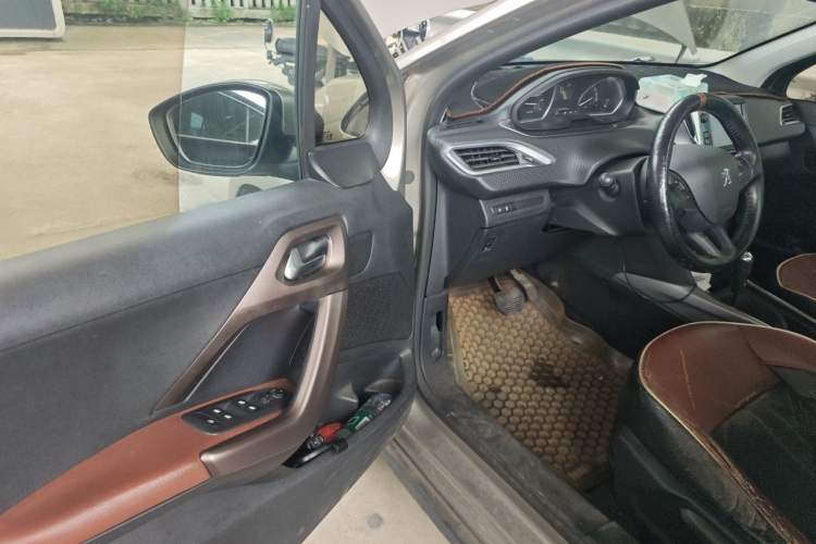 Used Peugeot 2008 2016 230THP Automatic Fashion Edition Driver Seat