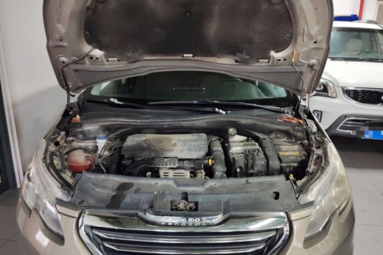 Used Peugeot 2008 2016 230THP Automatic Fashion Edition Engine Bay