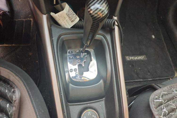 Used Peugeot 2008 2016 230THP Automatic Fashion Edition Gear Lever