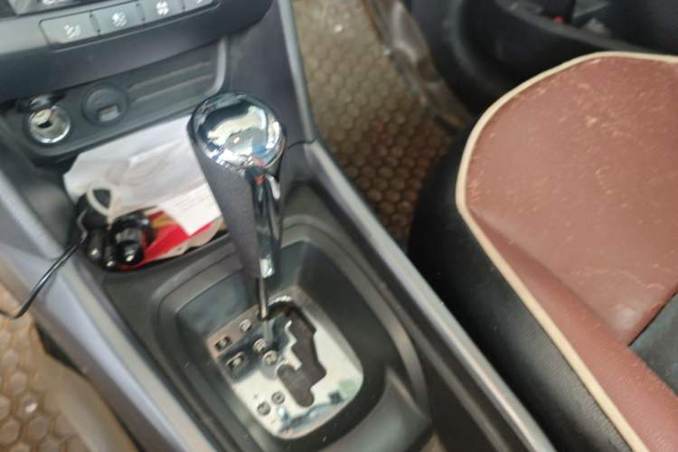 Used Peugeot 2008 2016 230THP Automatic Fashion Edition Gear Lever