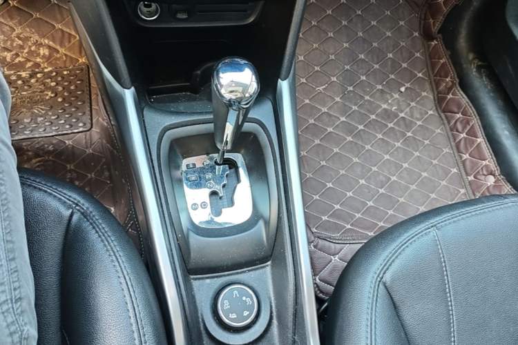 Used Peugeot 2008 2016 230THP Automatic Fashion Edition Gear Lever
