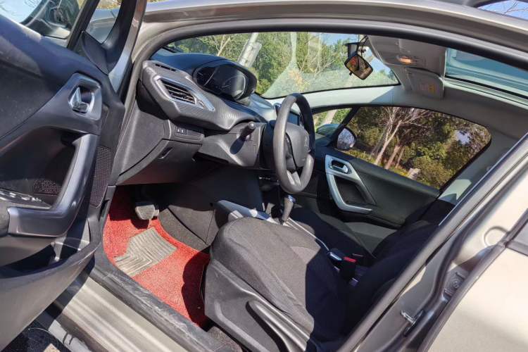 Used Peugeot 2008 2016 230THP Automatic Fashion Edition Interior 1