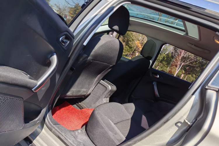 Used Peugeot 2008 2016 230THP Automatic Fashion Edition Interior 2