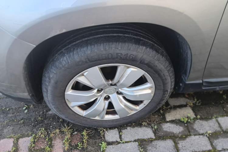 Used Peugeot 2008 2016 230THP Automatic Fashion Edition Left Front Wheel Hub