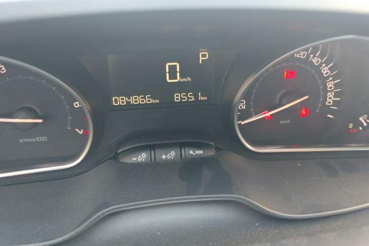 Used Peugeot 2008 2016 230THP Automatic Fashion Edition Odometer Close Up