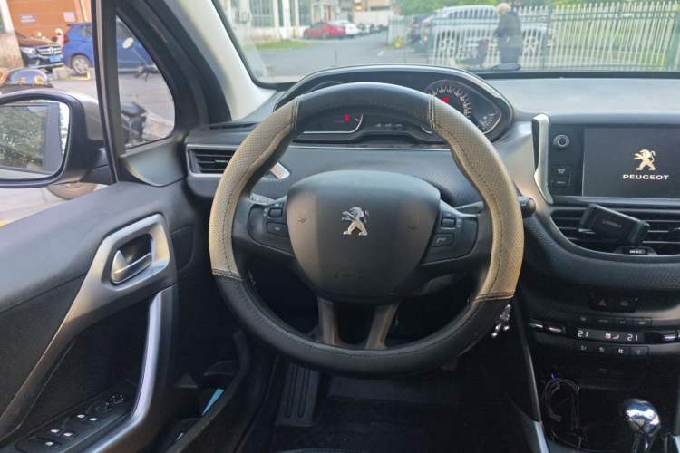 Used Peugeot 2008 2016 230THP Automatic Fashion Edition Steering Wheel