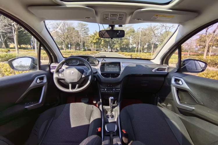 Used Peugeot 2008 2016 230THP Automatic Fashion Edition Steering Wheel
