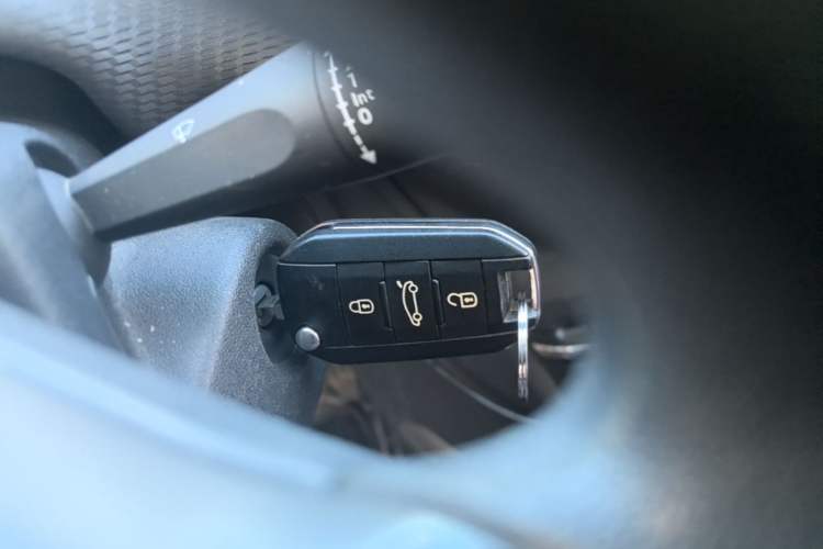 Used Peugeot 2008 2016 230THP Automatic Fashion Edition Vehicle Key
