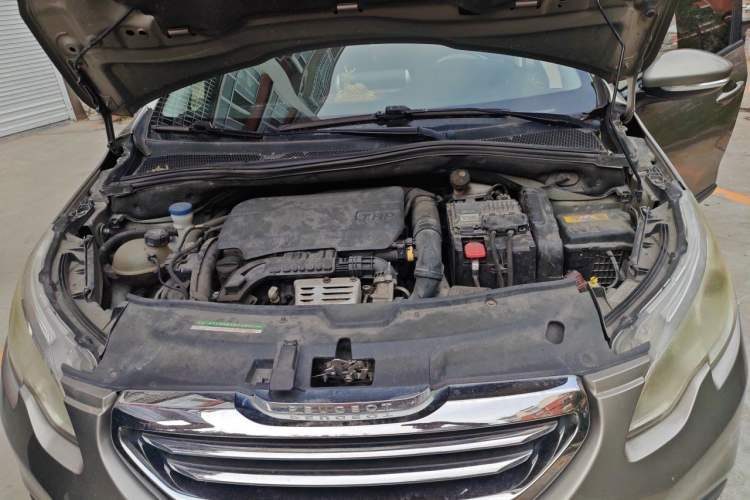 Used Peugeot 2008 2016 230THP Automatic Fashion Edition Engine Bay