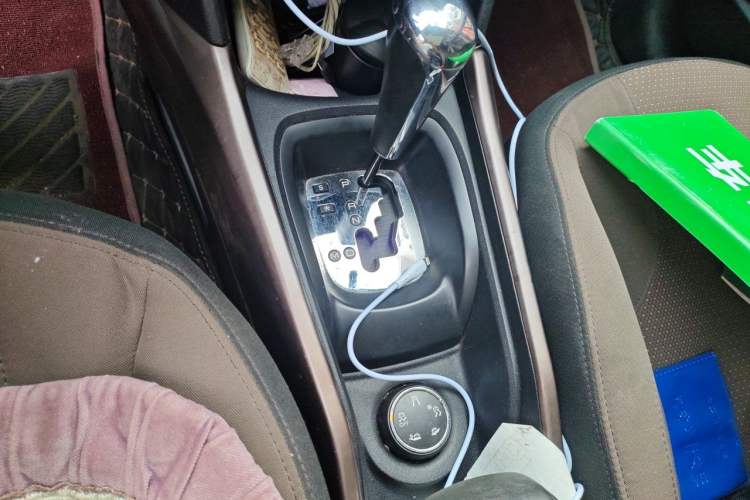 Used Peugeot 2008 2016 230THP Automatic Fashion Edition Gear Lever