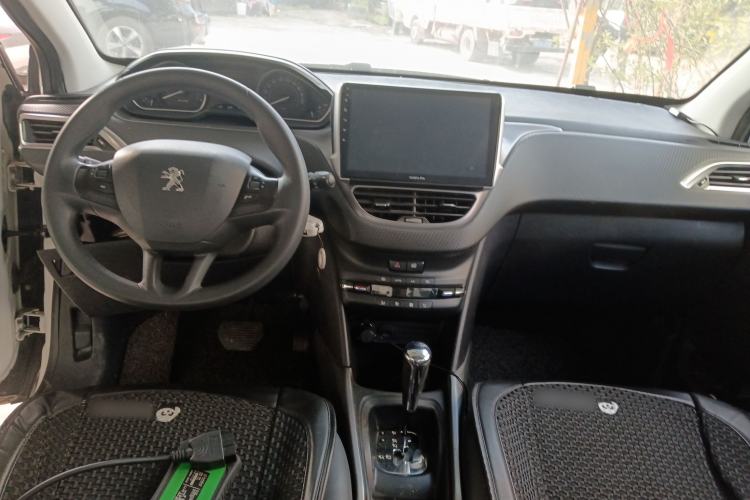 Used Peugeot 2008 2016 230THP Automatic Fashion Edition Center Console