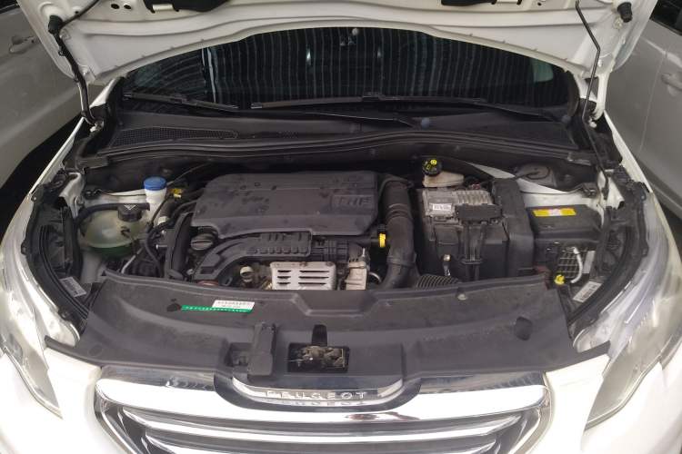 Used Peugeot 2008 2016 230THP Automatic Fashion Edition Engine Bay