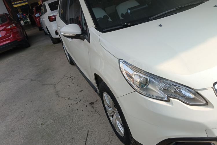Used Peugeot 2008 2016 230THP Automatic Fashion Edition Front Right 45 Deg