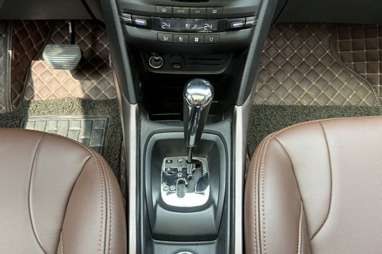 Used Peugeot 2008 2016 230THP Automatic Fashion Edition Gear Lever
