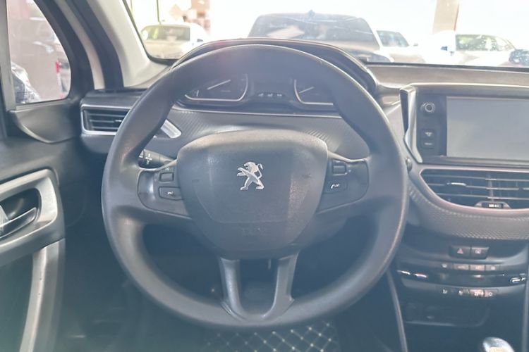 Used Peugeot 2008 2016 230THP Automatic Fashion Edition Interior 10