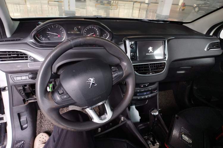 Used Peugeot 2008 2016 230THP Automatic Fashion Edition Interior 2