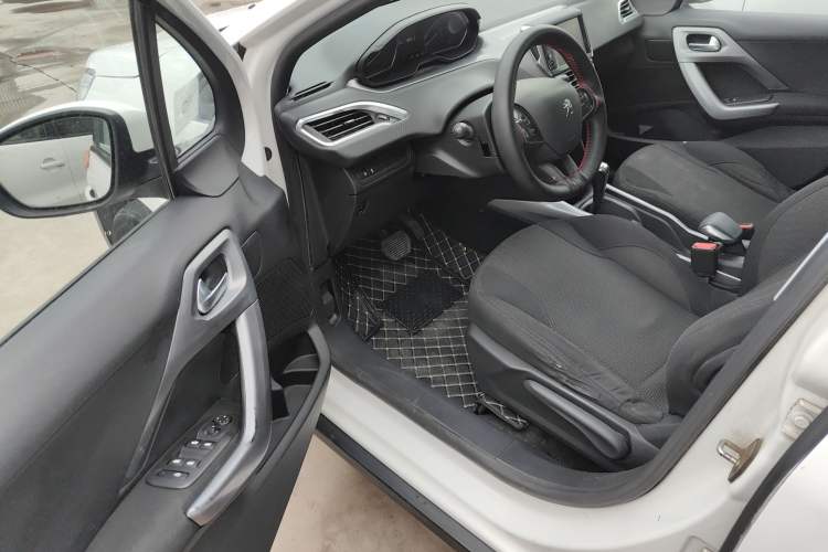 Used Peugeot 2008 2016 230THP Automatic Fashion Edition Interior 2