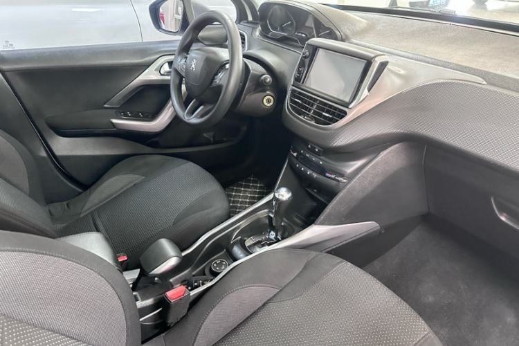 Used Peugeot 2008 2016 230THP Automatic Fashion Edition Interior 2