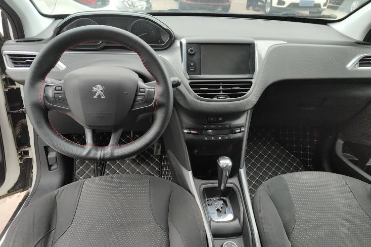 Used Peugeot 2008 2016 230THP Automatic Fashion Edition Interior 3