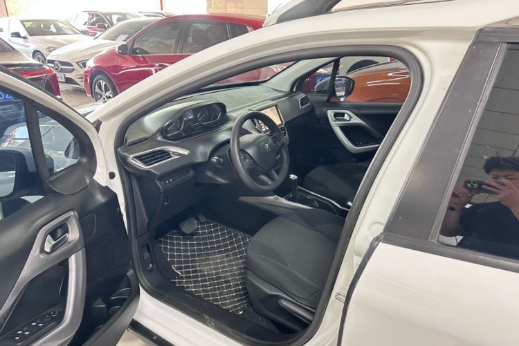 Used Peugeot 2008 2016 230THP Automatic Fashion Edition Interior 3