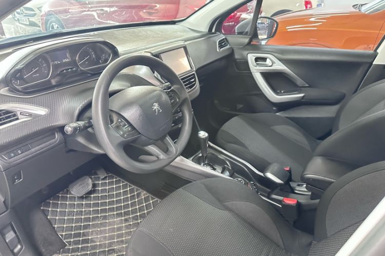 Used Peugeot 2008 2016 230THP Automatic Fashion Edition Interior 4