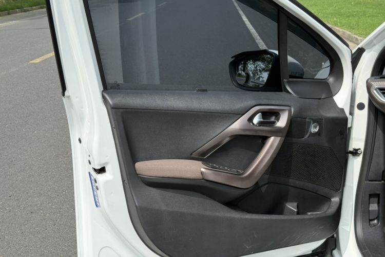 Used Peugeot 2008 2016 230THP Automatic Fashion Edition Interior 6