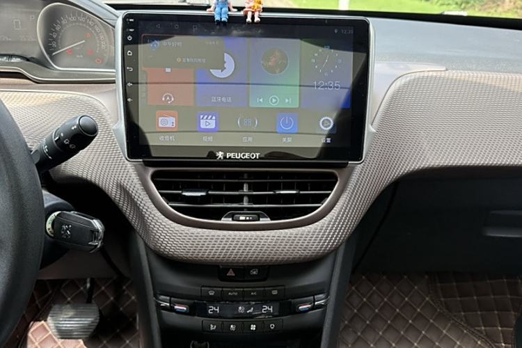 Used Peugeot 2008 2016 230THP Automatic Fashion Edition Interior 7