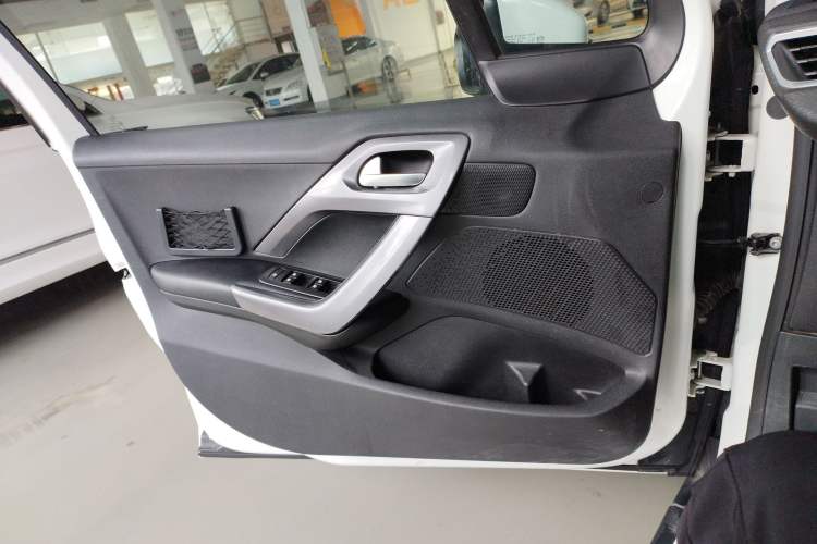 Used Peugeot 2008 2016 230THP Automatic Fashion Edition Interior 7