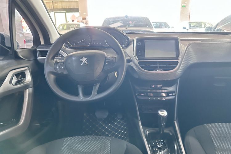 Used Peugeot 2008 2016 230THP Automatic Fashion Edition Interior 8