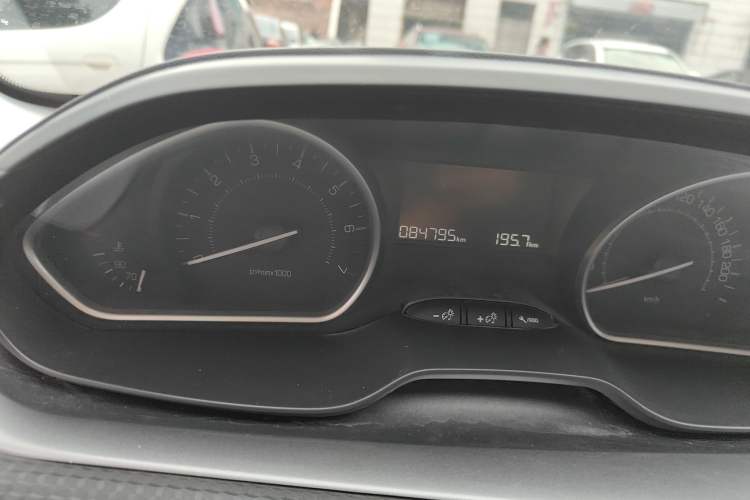 Used Peugeot 2008 2016 230THP Automatic Fashion Edition Odometer Close Up
