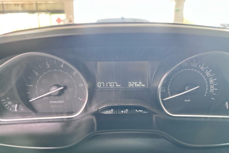 Used Peugeot 2008 2016 230THP Automatic Fashion Edition Odometer Close Up