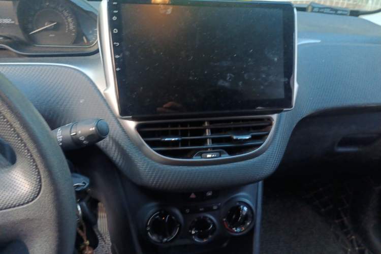 Used Peugeot 2008 2018 1.6L Automatic Trend Edition Audio And AC Panel