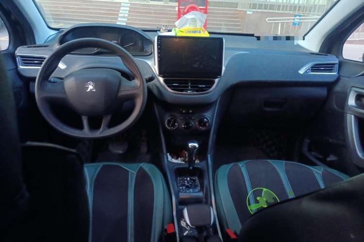 Used Peugeot 2008 2018 1.6L Automatic Trend Edition Center Console