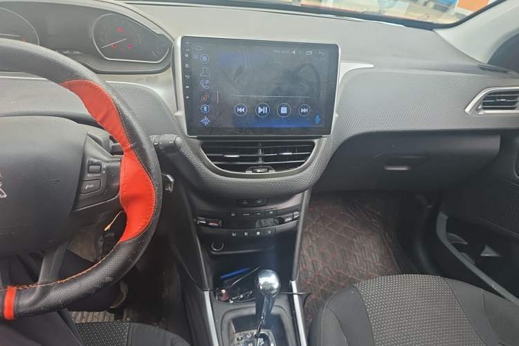 Used Peugeot 2008 2018 1.6L Automatic Fashion Edition Audio And AC Panel