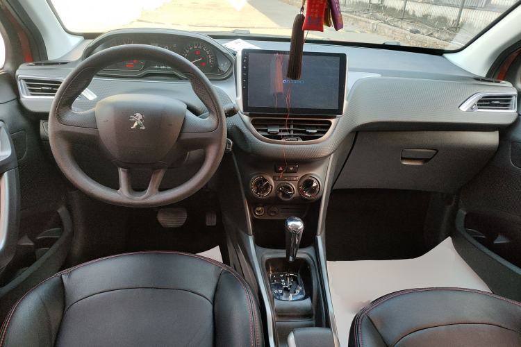 Used Peugeot 2008 2018 1.6L Automatic Trend Edition Center Console